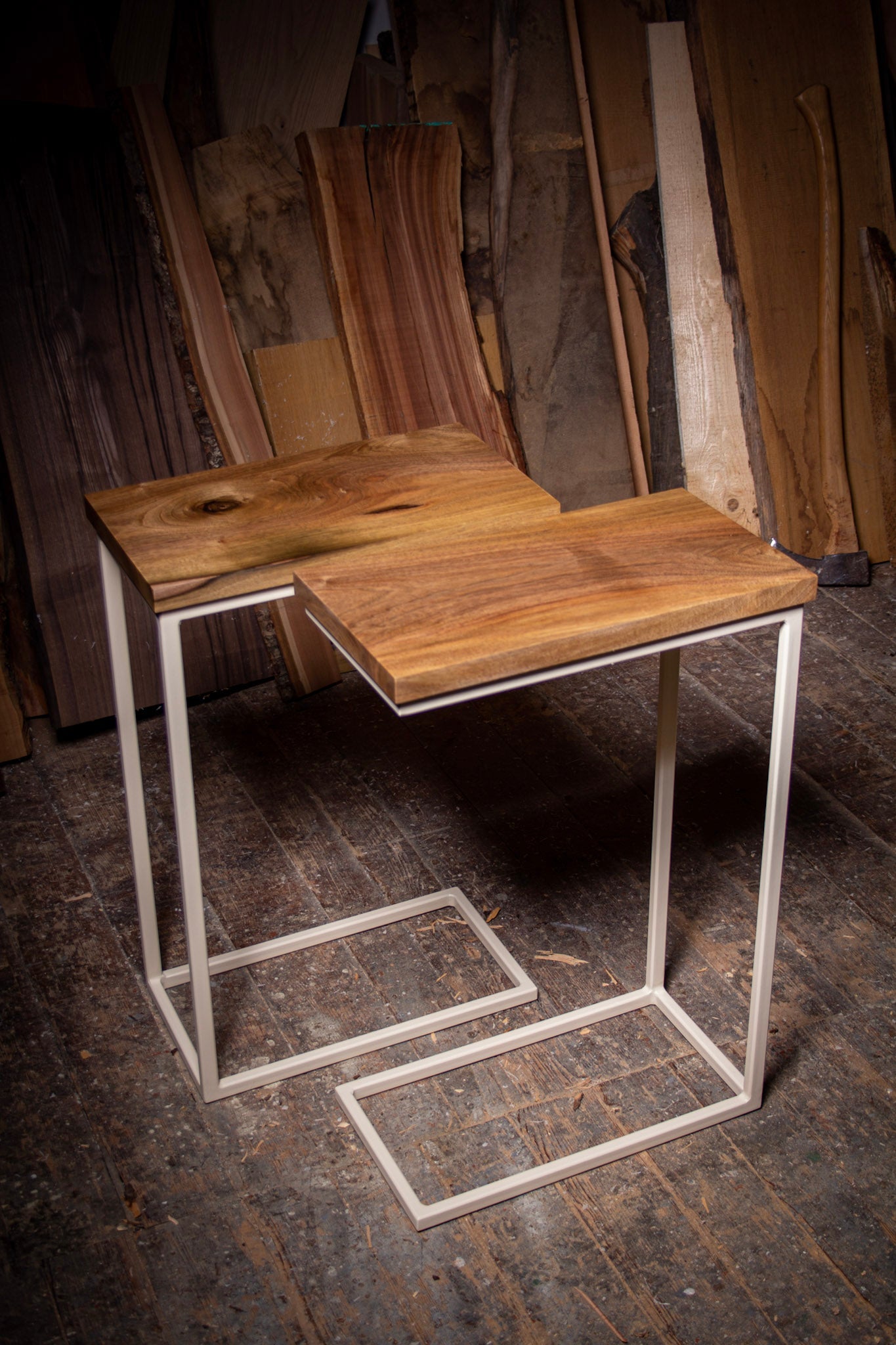 GussHolz - Ihr individueller Esstisch / Couchtisch / Beistelltisch / Tisch aus MünchenBeistelltisch #Epoxidharztisch# #Rivertable# #Tisch# #München#