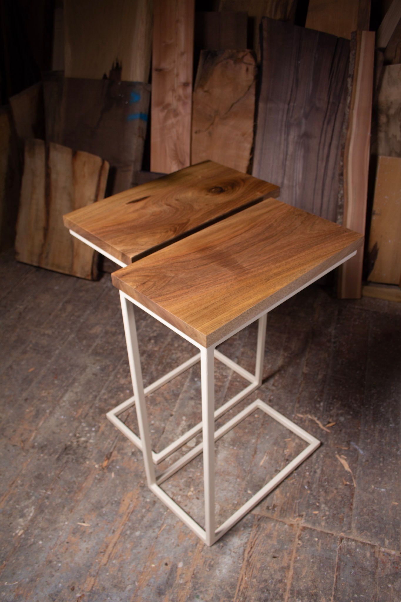 GussHolz - Ihr individueller Esstisch / Couchtisch / Beistelltisch / Tisch aus MünchenBeistelltisch #Epoxidharztisch# #Rivertable# #Tisch# #München#