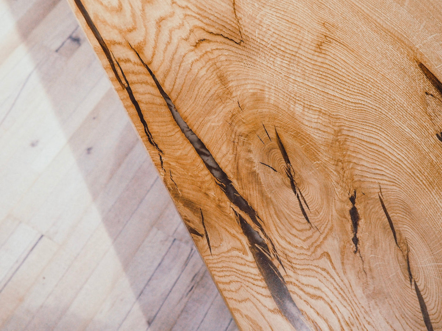 GussHolz - Ihr individueller Esstisch / Couchtisch / Beistelltisch / Tisch aus MünchenEsstisch #Epoxidharztisch# #Rivertable# #Tisch# #München#