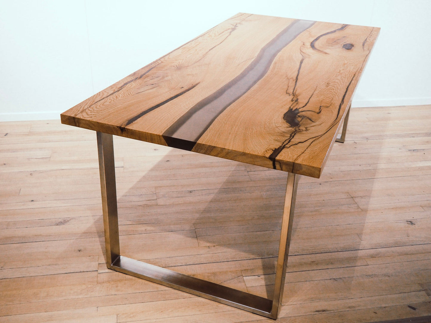 GussHolz - Ihr individueller Esstisch / Couchtisch / Beistelltisch / Tisch aus MünchenEsstisch #Epoxidharztisch# #Rivertable# #Tisch# #München#