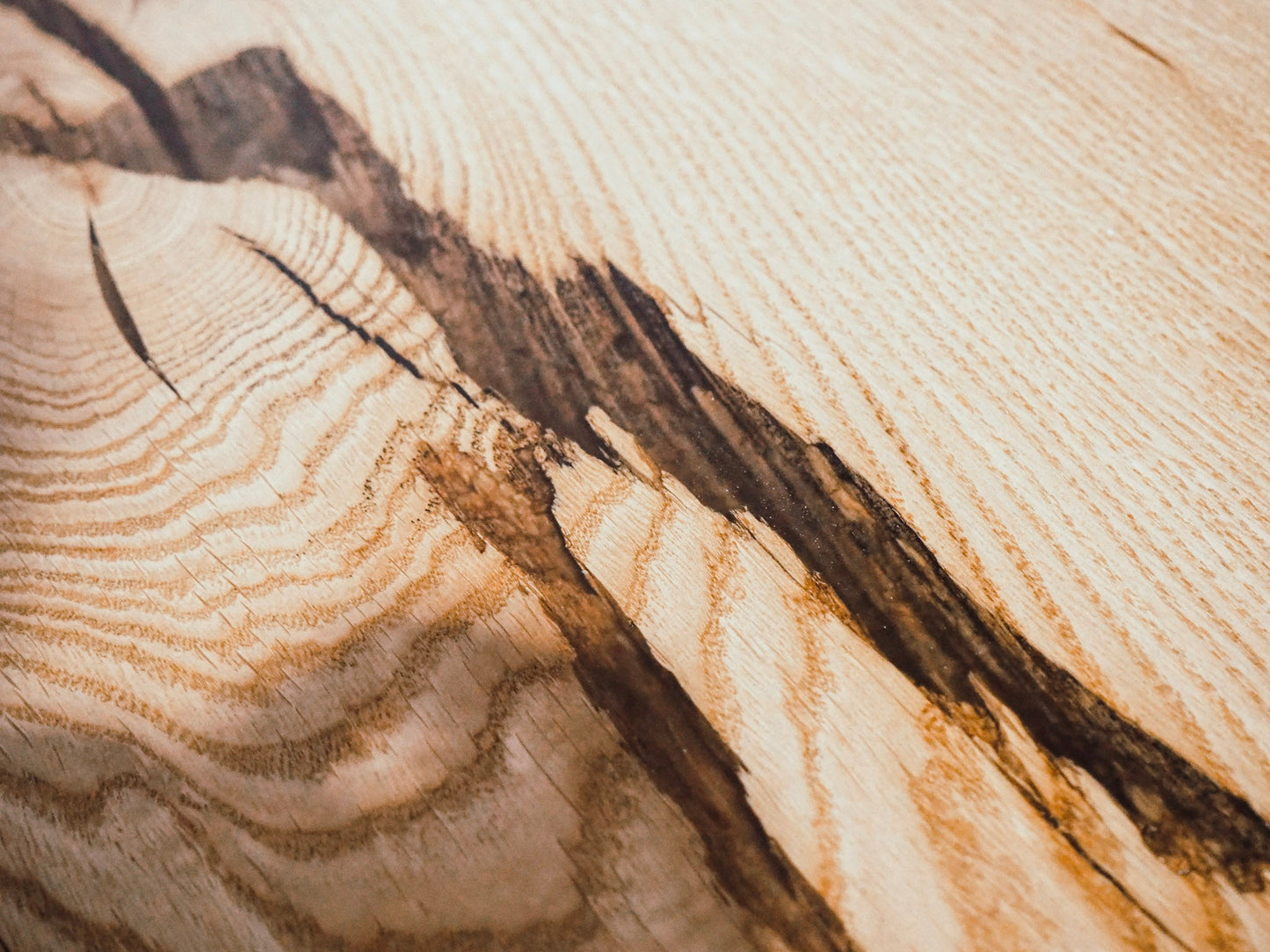 GussHolz - Ihr individueller Esstisch / Couchtisch / Beistelltisch / Tisch aus MünchenEsstisch #Epoxidharztisch# #Rivertable# #Tisch# #München#