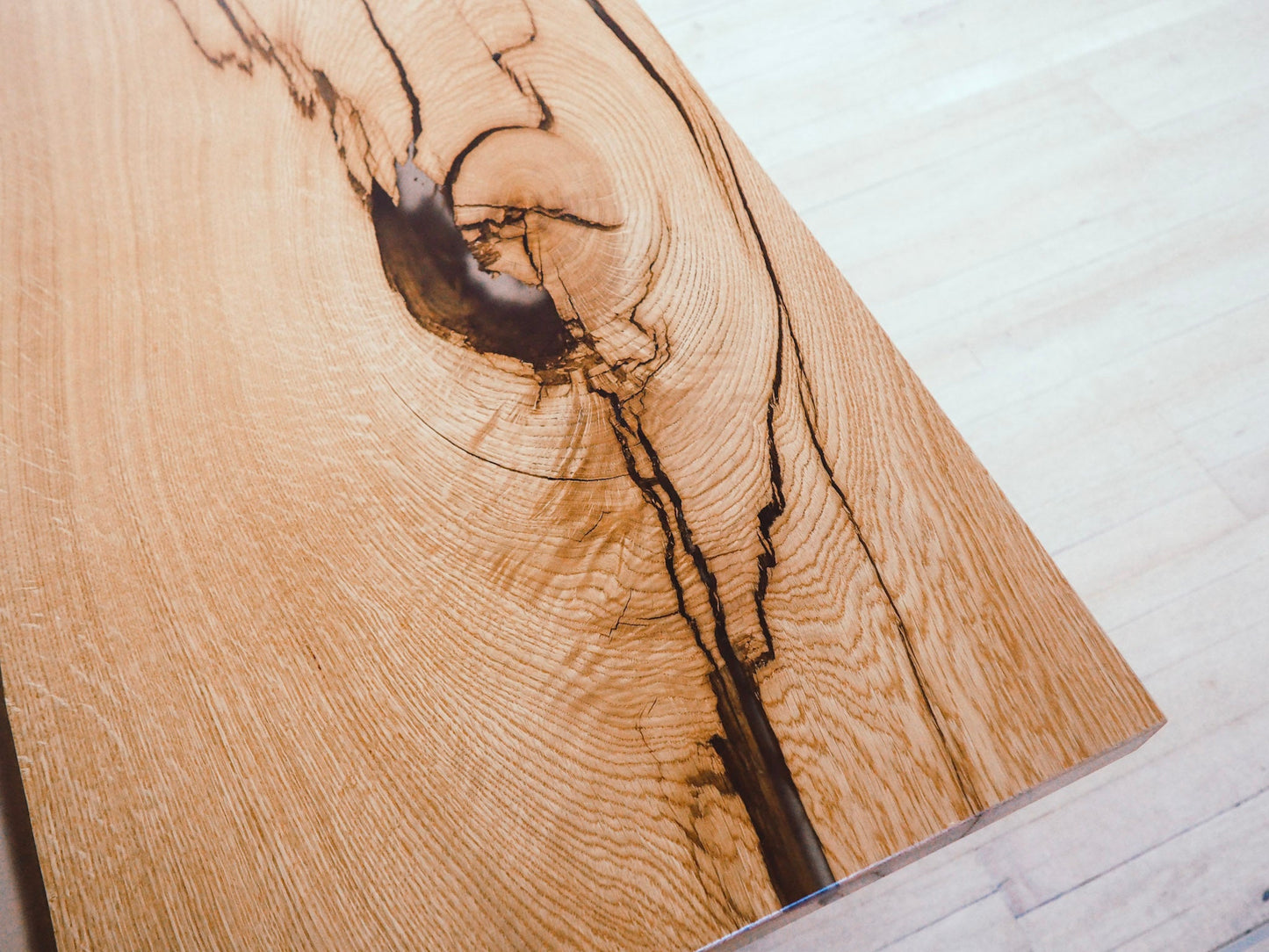 GussHolz - Ihr individueller Esstisch / Couchtisch / Beistelltisch / Tisch aus MünchenEsstisch #Epoxidharztisch# #Rivertable# #Tisch# #München#