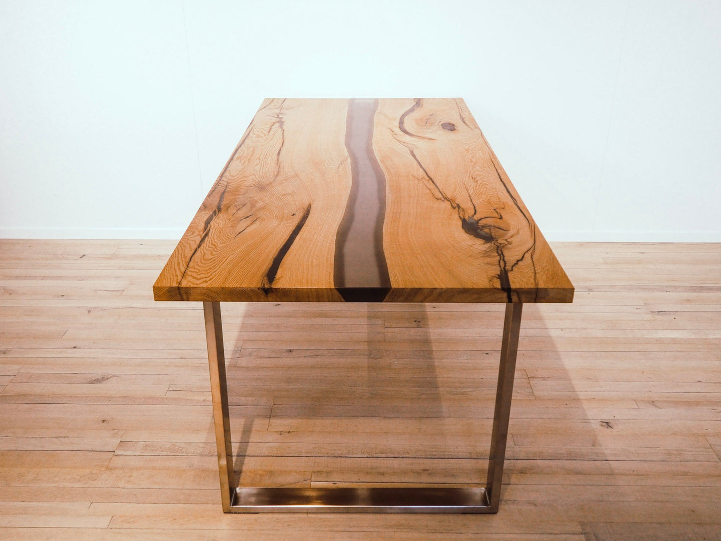 GussHolz - Ihr individueller Esstisch / Couchtisch / Beistelltisch / Tisch aus MünchenEsstisch #Epoxidharztisch# #Rivertable# #Tisch# #München#