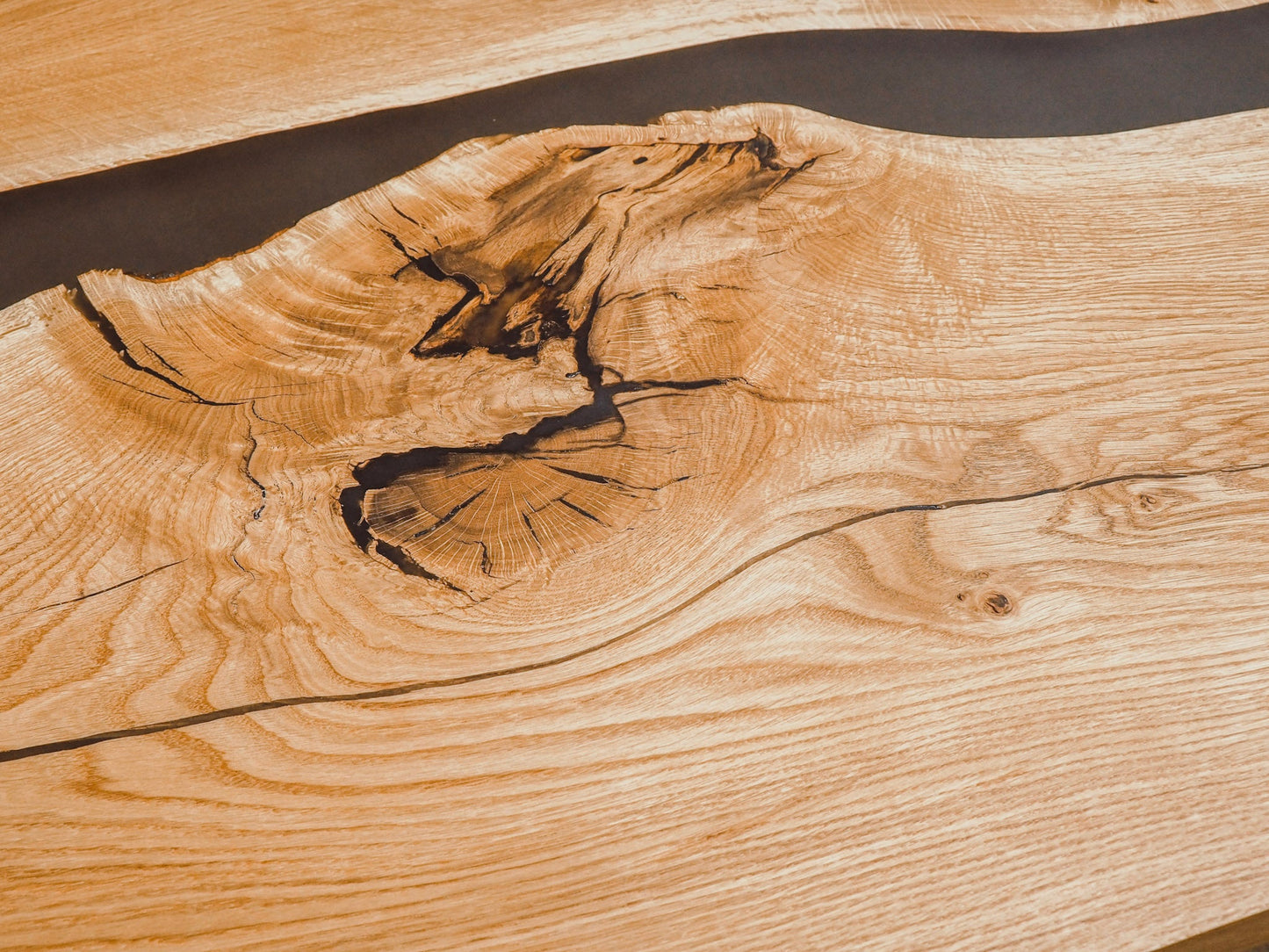 GussHolz - Ihr individueller Esstisch / Couchtisch / Beistelltisch / Tisch aus MünchenEsstisch #Epoxidharztisch# #Rivertable# #Tisch# #München#