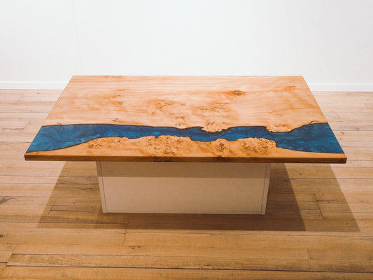 GussHolz - Ihr individueller Esstisch / Couchtisch / Beistelltisch / Tisch aus MünchenEsstisch #Epoxidharztisch# #Rivertable# #Tisch# #München#