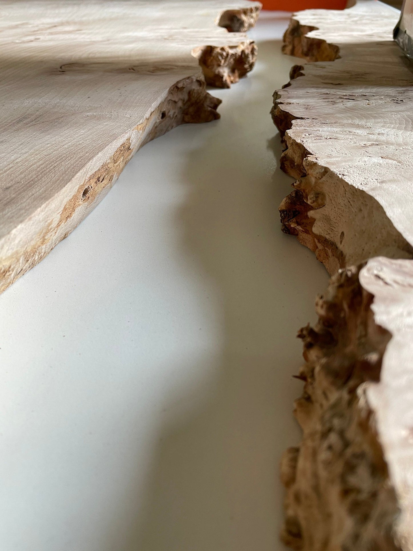 GussHolz - Ihr individueller Esstisch / Couchtisch / Beistelltisch / Tisch aus MünchenEsstisch #Epoxidharztisch# #Rivertable# #Tisch# #München#
