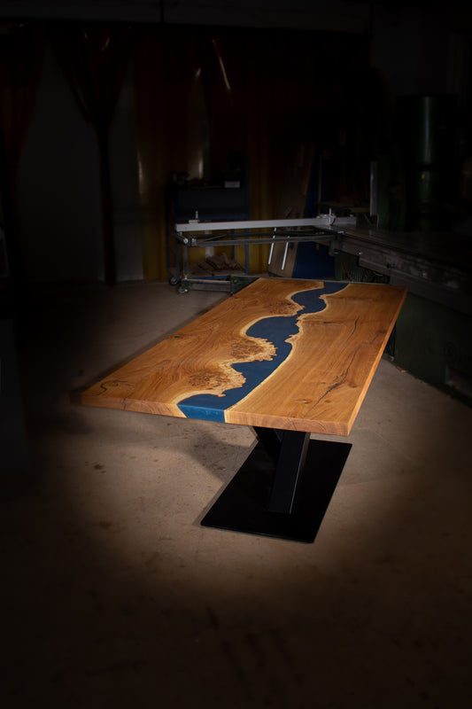Eichen Esstisch mit blauem
Epoxidharz River 