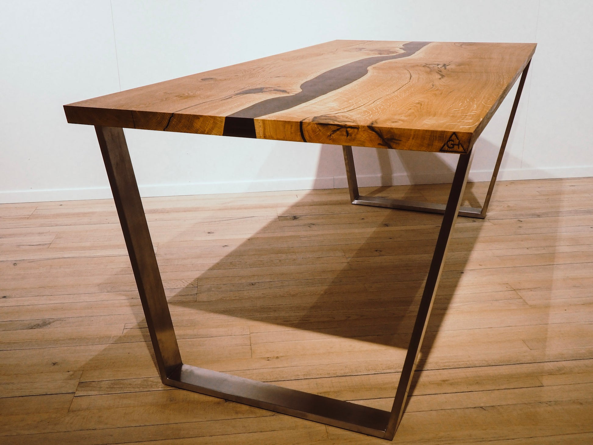 GussHolz - Ihr individueller Esstisch / Couchtisch / Beistelltisch / Tisch aus MünchenEsstisch #Epoxidharztisch# #Rivertable# #Tisch# #München#