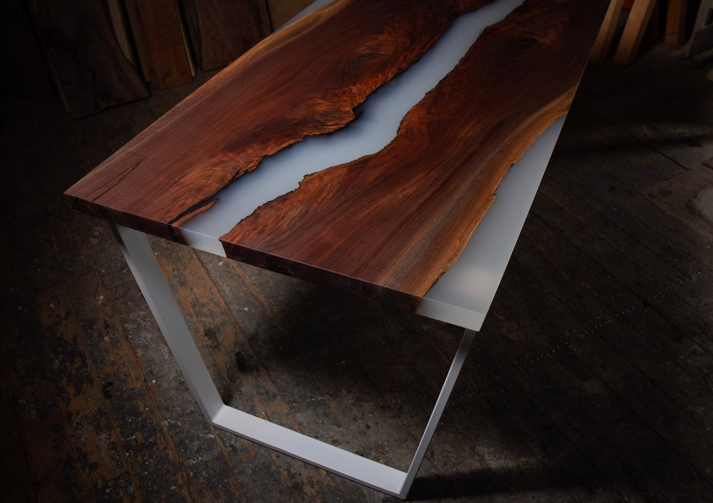 GussHolz - Ihr individueller Esstisch / Couchtisch / Beistelltisch / Tisch aus MünchenEsstisch #Epoxidharztisch# #Rivertable# #Tisch# #München#