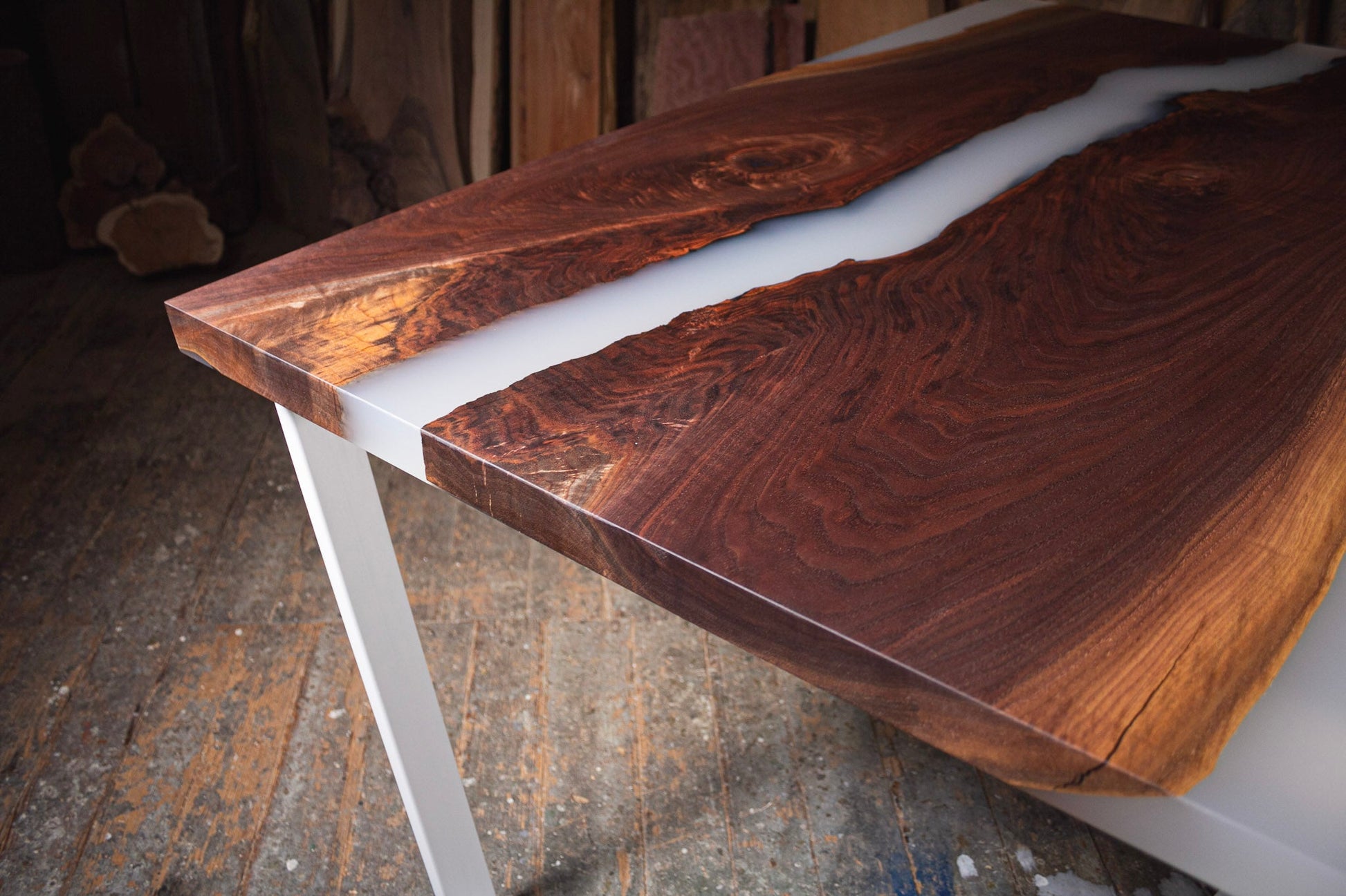GussHolz - Ihr individueller Esstisch / Couchtisch / Beistelltisch / Tisch aus MünchenEsstisch #Epoxidharztisch# #Rivertable# #Tisch# #München#