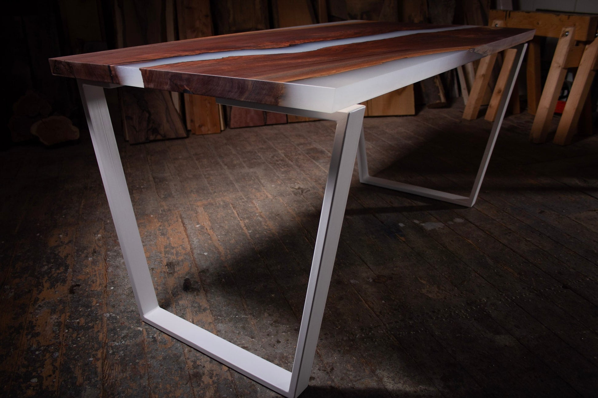 GussHolz - Ihr individueller Esstisch / Couchtisch / Beistelltisch / Tisch aus MünchenEsstisch #Epoxidharztisch# #Rivertable# #Tisch# #München#