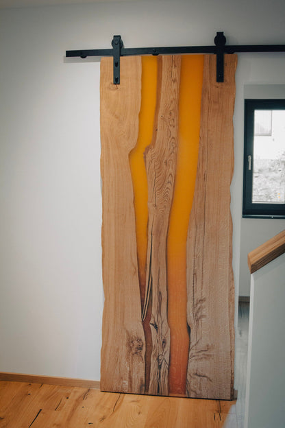 GussHolz - Ihr individueller Esstisch / Couchtisch / Beistelltisch / Tisch aus MünchenSchiebetür #Epoxidharztisch# #Rivertable# #Tisch# #München#