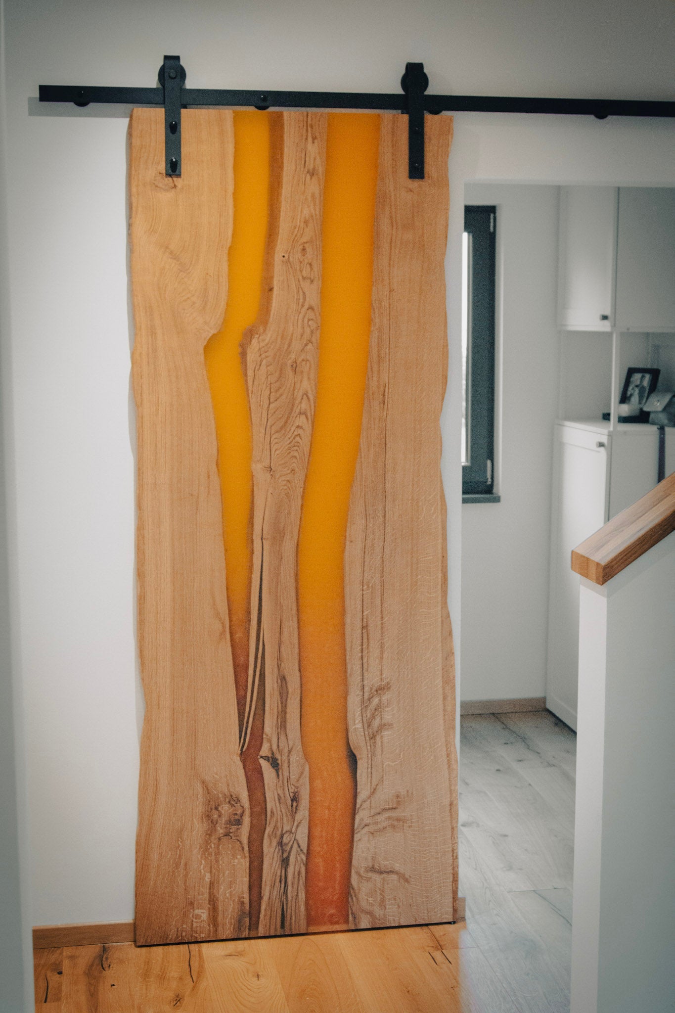 GussHolz - Ihr individueller Esstisch / Couchtisch / Beistelltisch / Tisch aus MünchenSchiebetür #Epoxidharztisch# #Rivertable# #Tisch# #München#