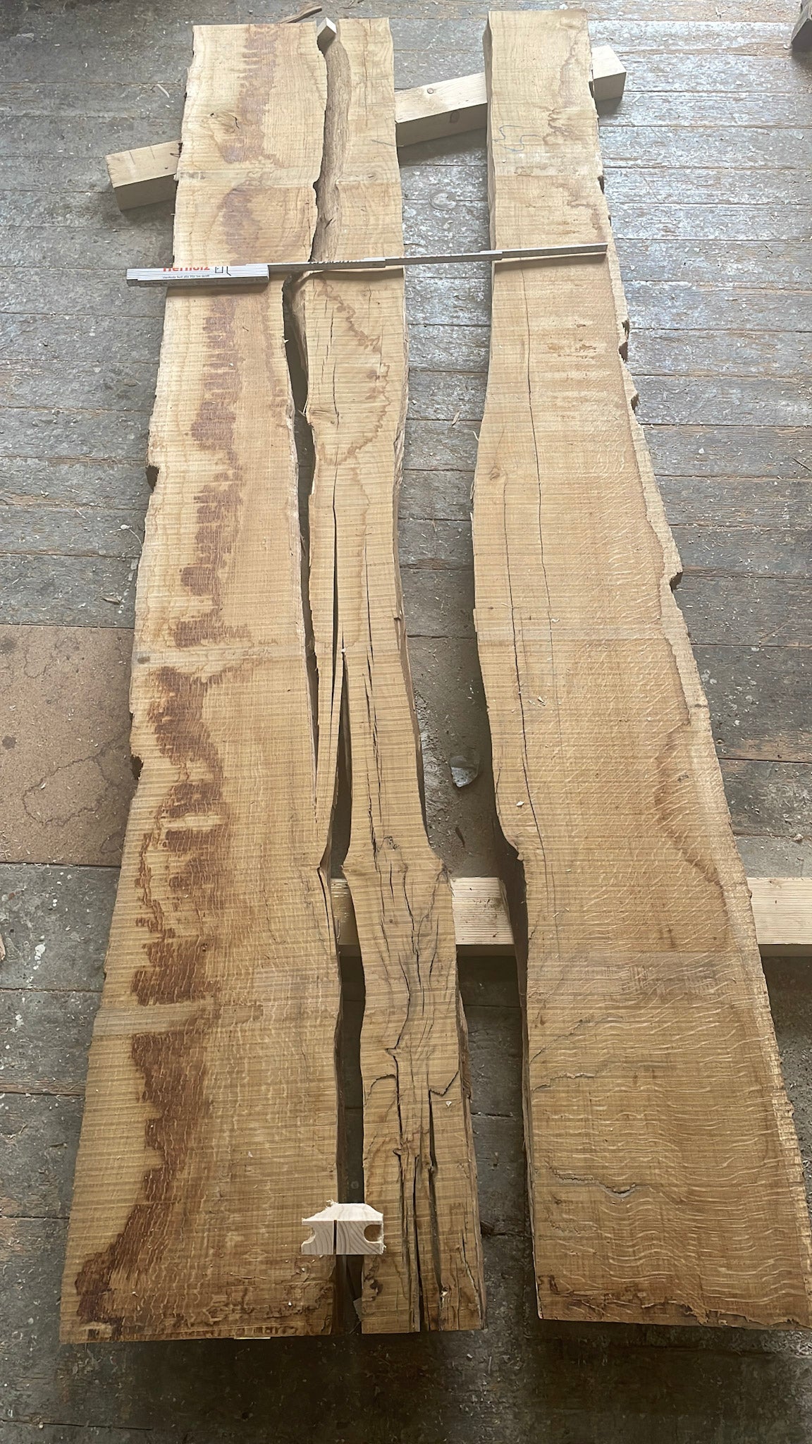 GussHolz - Ihr individueller Esstisch / Couchtisch / Beistelltisch / Tisch aus MünchenSchiebetür #Epoxidharztisch# #Rivertable# #Tisch# #München#