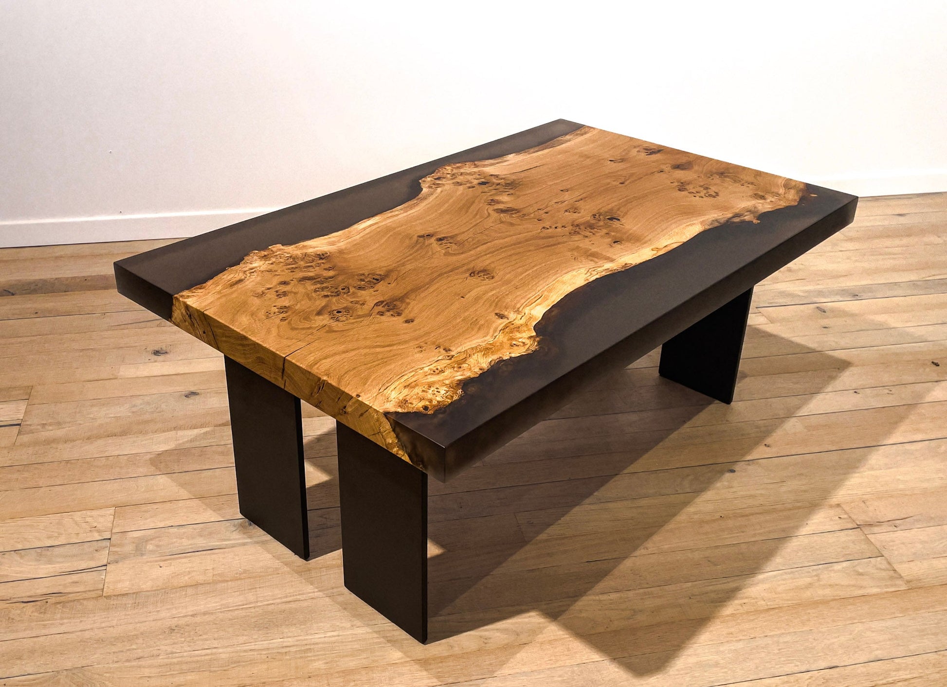 GussHolz - Ihr individueller Esstisch / Couchtisch / Beistelltisch / Tisch aus MünchenCouchtisch #Epoxidharztisch# #Rivertable# #Tisch# #München#