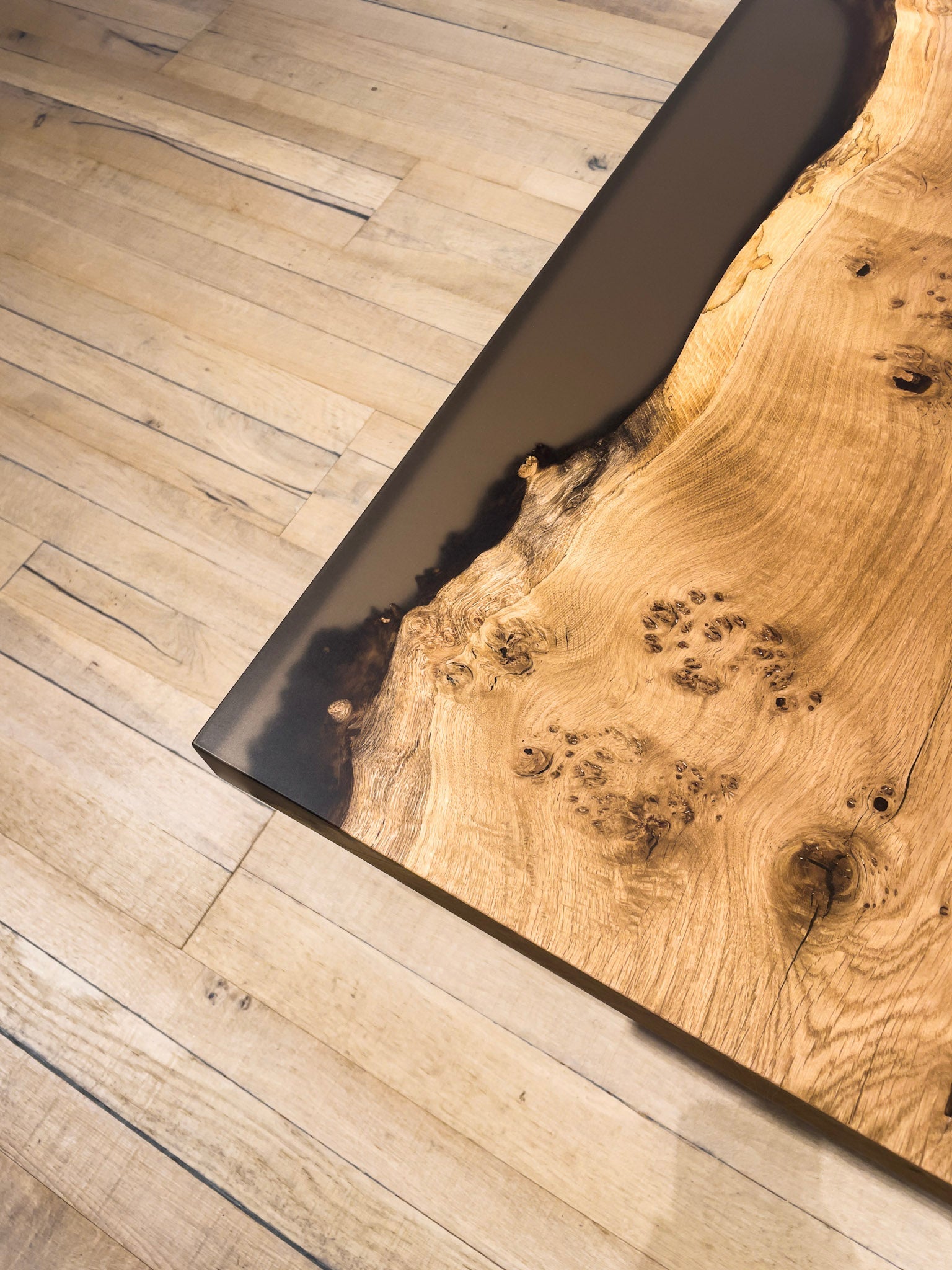 GussHolz - Ihr individueller Esstisch / Couchtisch / Beistelltisch / Tisch aus MünchenCouchtisch #Epoxidharztisch# #Rivertable# #Tisch# #München#