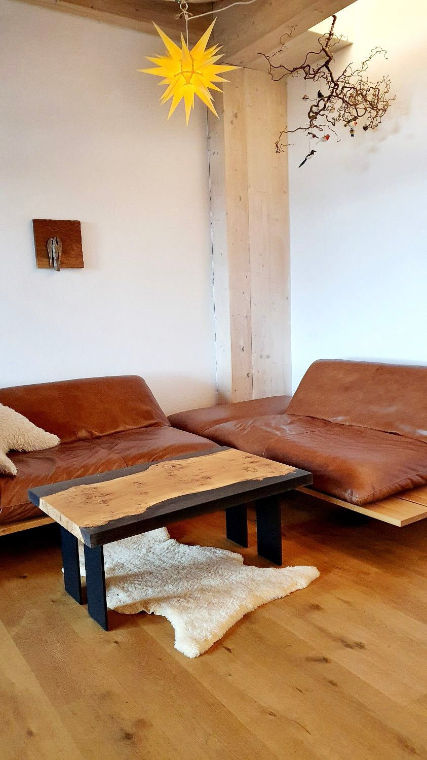 GussHolz - Ihr individueller Esstisch / Couchtisch / Beistelltisch / Tisch aus MünchenCouchtisch #Epoxidharztisch# #Rivertable# #Tisch# #München#