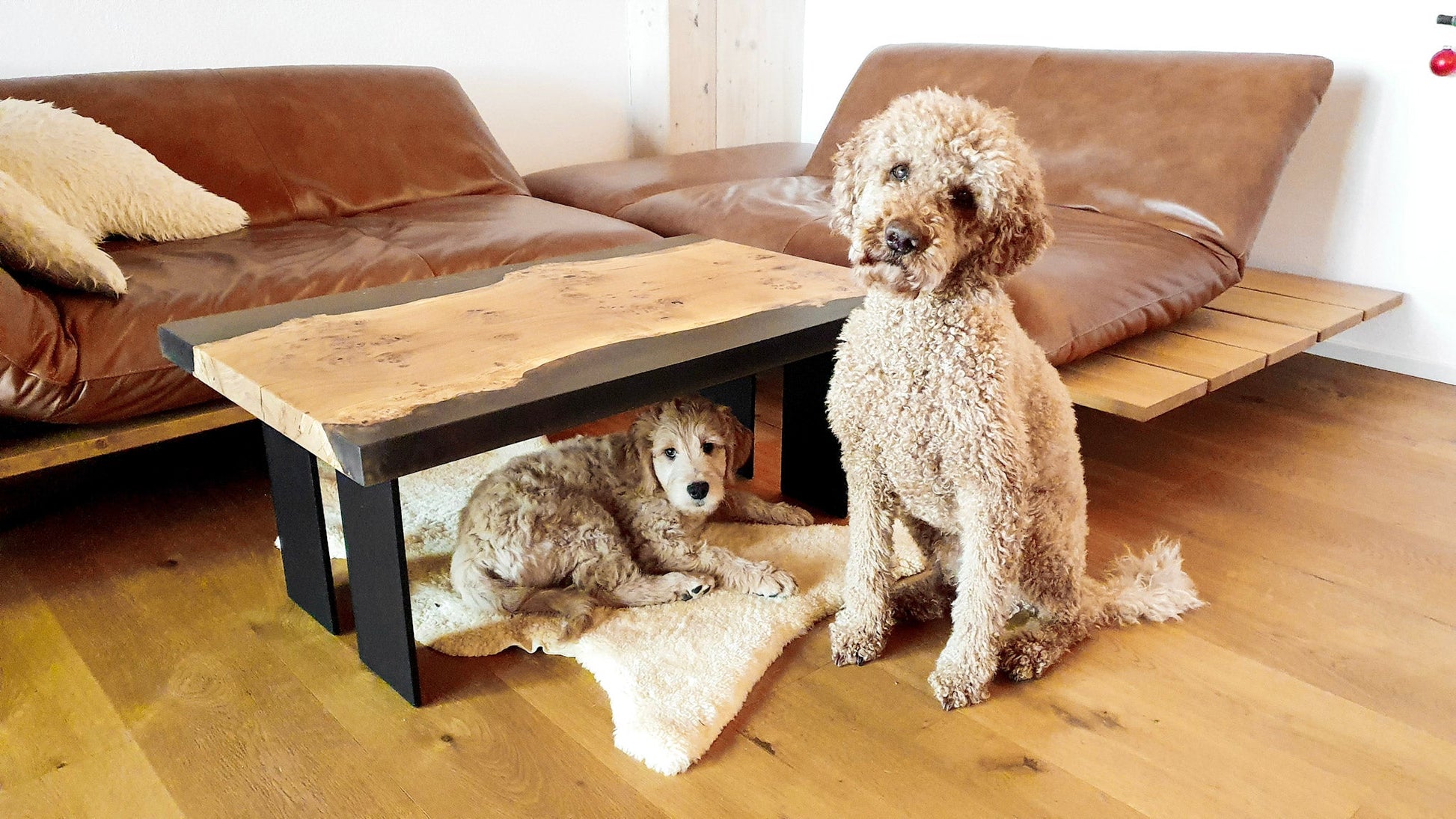 GussHolz - Ihr individueller Esstisch / Couchtisch / Beistelltisch / Tisch aus MünchenCouchtisch #Epoxidharztisch# #Rivertable# #Tisch# #München#
