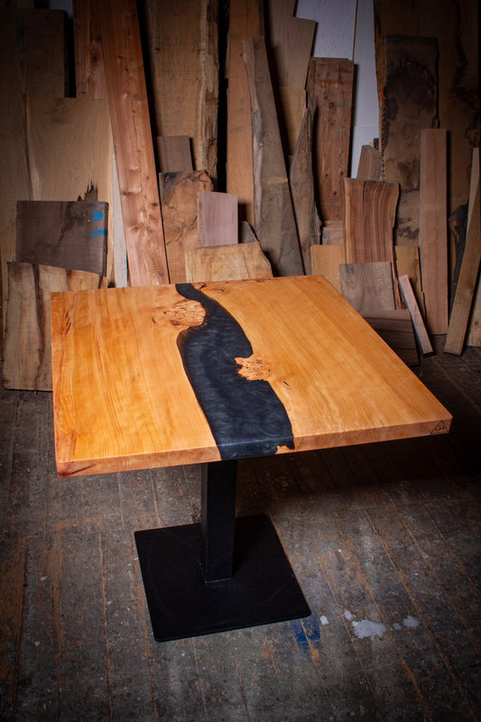 GussHolz - Ihr individueller Esstisch / Couchtisch / Beistelltisch / Tisch aus MünchenEsstisch #Epoxidharztisch# #Rivertable# #Tisch# #München#