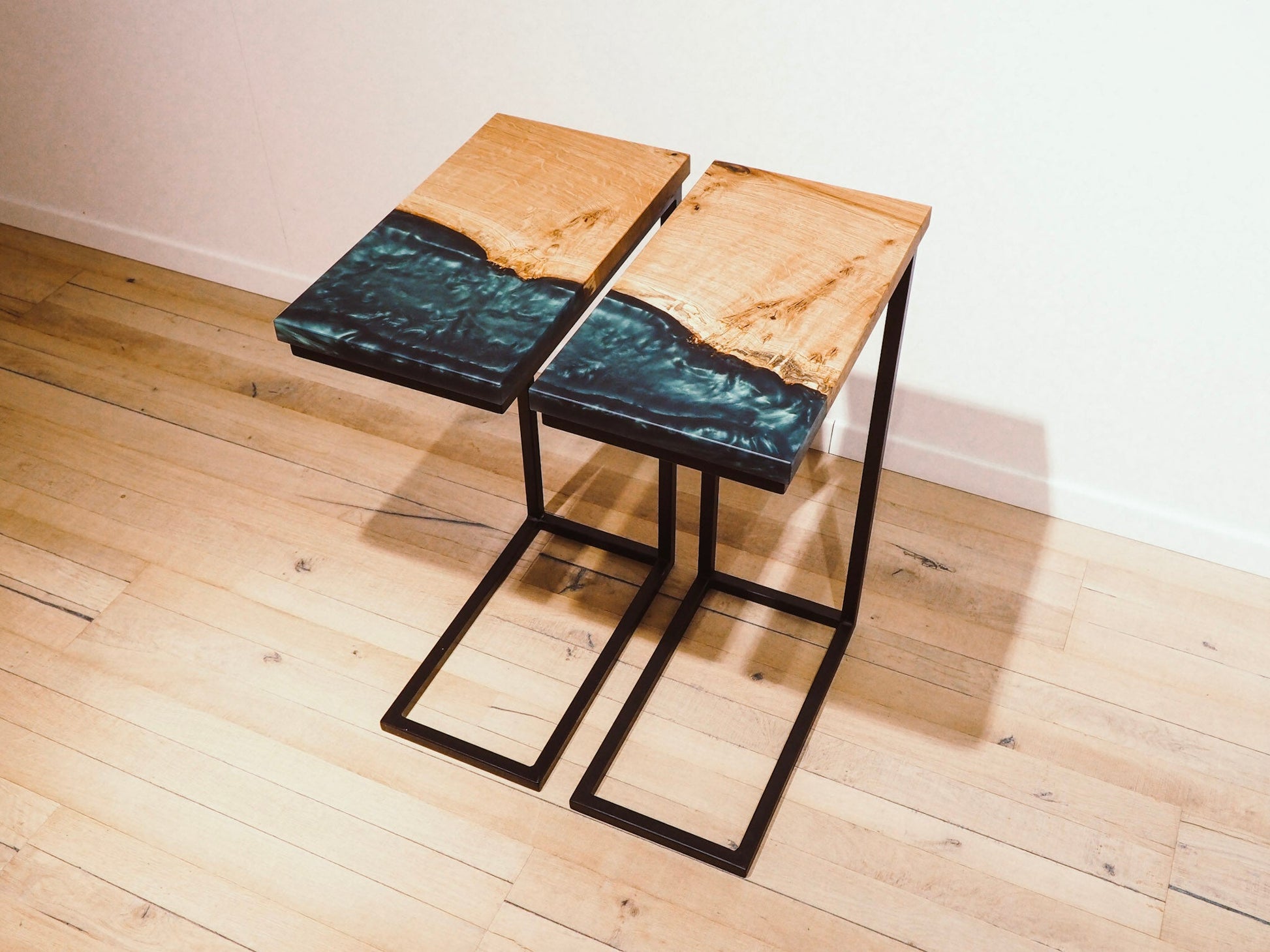 GussHolz - Ihr individueller Esstisch / Couchtisch / Beistelltisch / Tisch aus MünchenBeistelltisch #Epoxidharztisch# #Rivertable# #Tisch# #München#