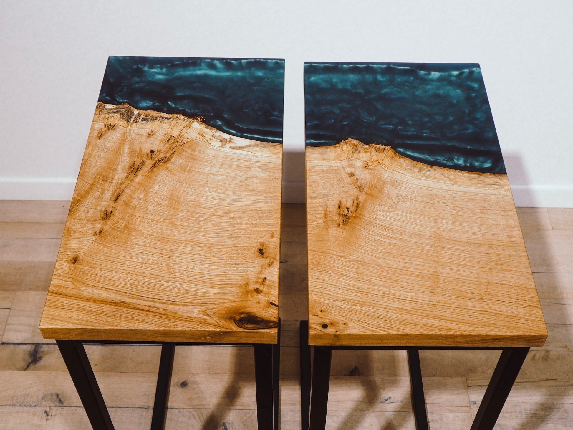 GussHolz - Ihr individueller Esstisch / Couchtisch / Beistelltisch / Tisch aus MünchenBeistelltisch #Epoxidharztisch# #Rivertable# #Tisch# #München#