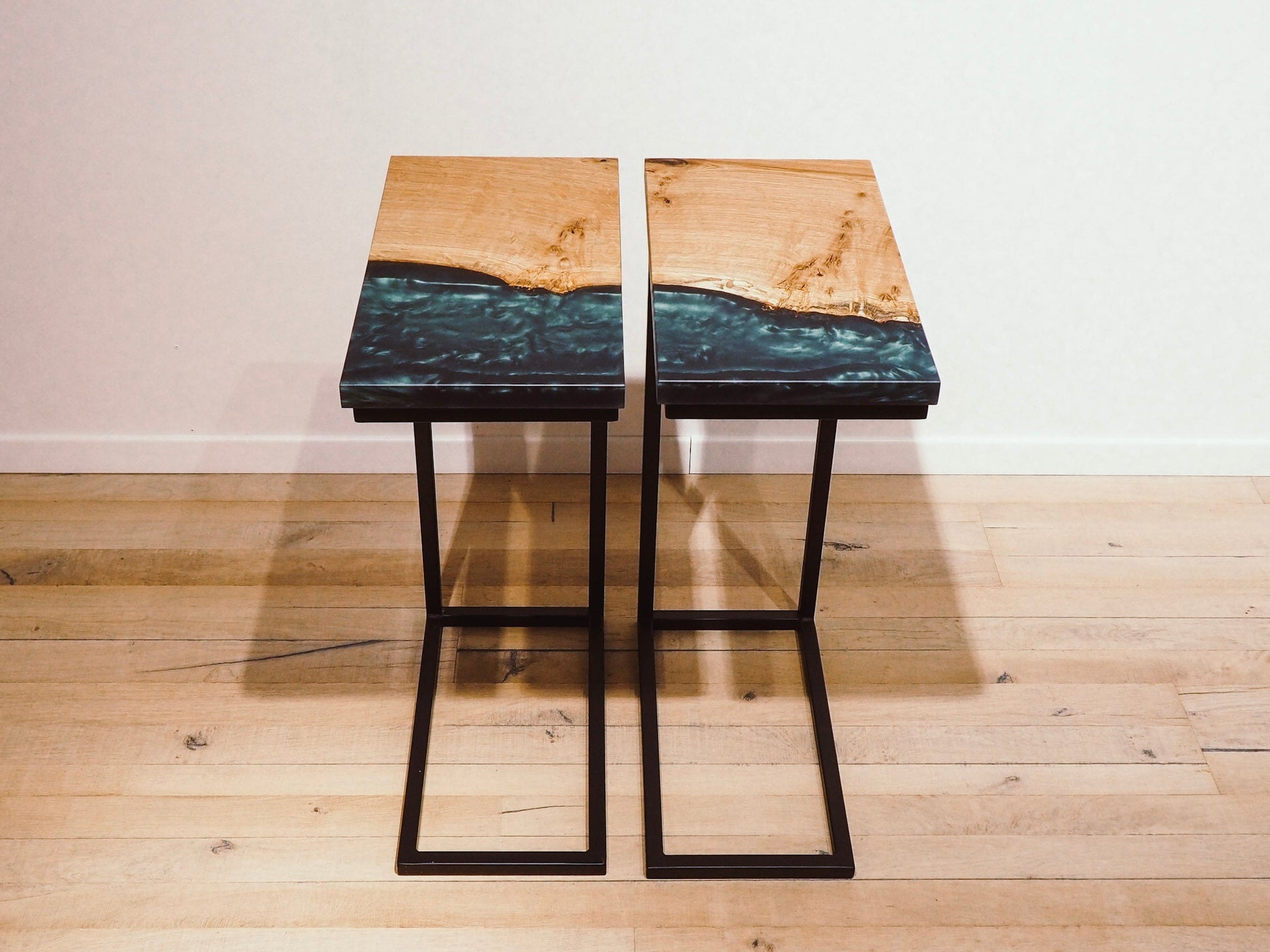 GussHolz - Ihr individueller Esstisch / Couchtisch / Beistelltisch / Tisch aus MünchenBeistelltisch #Epoxidharztisch# #Rivertable# #Tisch# #München#
