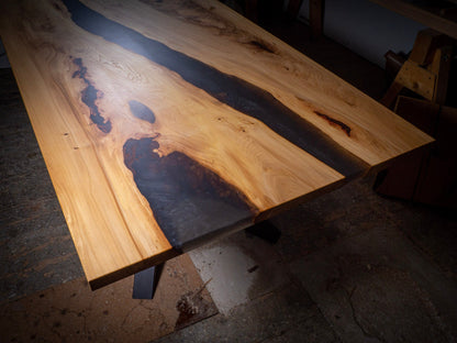 GussHolz - Ihr individueller Esstisch / Couchtisch / Beistelltisch / Tisch aus MünchenEsstisch #Epoxidharztisch# #Rivertable# #Tisch# #München#