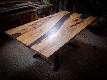 GussHolz - Ihr individueller Esstisch / Couchtisch / Beistelltisch / Tisch aus MünchenEsstisch #Epoxidharztisch# #Rivertable# #Tisch# #München#