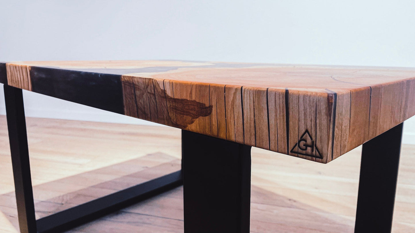 GussHolz - Ihr individueller Esstisch / Couchtisch / Beistelltisch / Tisch aus MünchenCouchtisch #Epoxidharztisch# #Rivertable# #Tisch# #München#