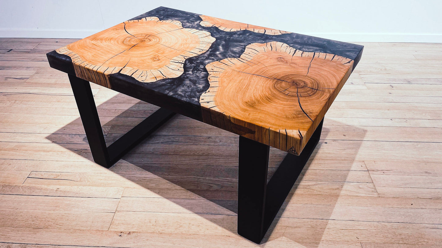 GussHolz - Ihr individueller Esstisch / Couchtisch / Beistelltisch / Tisch aus MünchenCouchtisch #Epoxidharztisch# #Rivertable# #Tisch# #München#