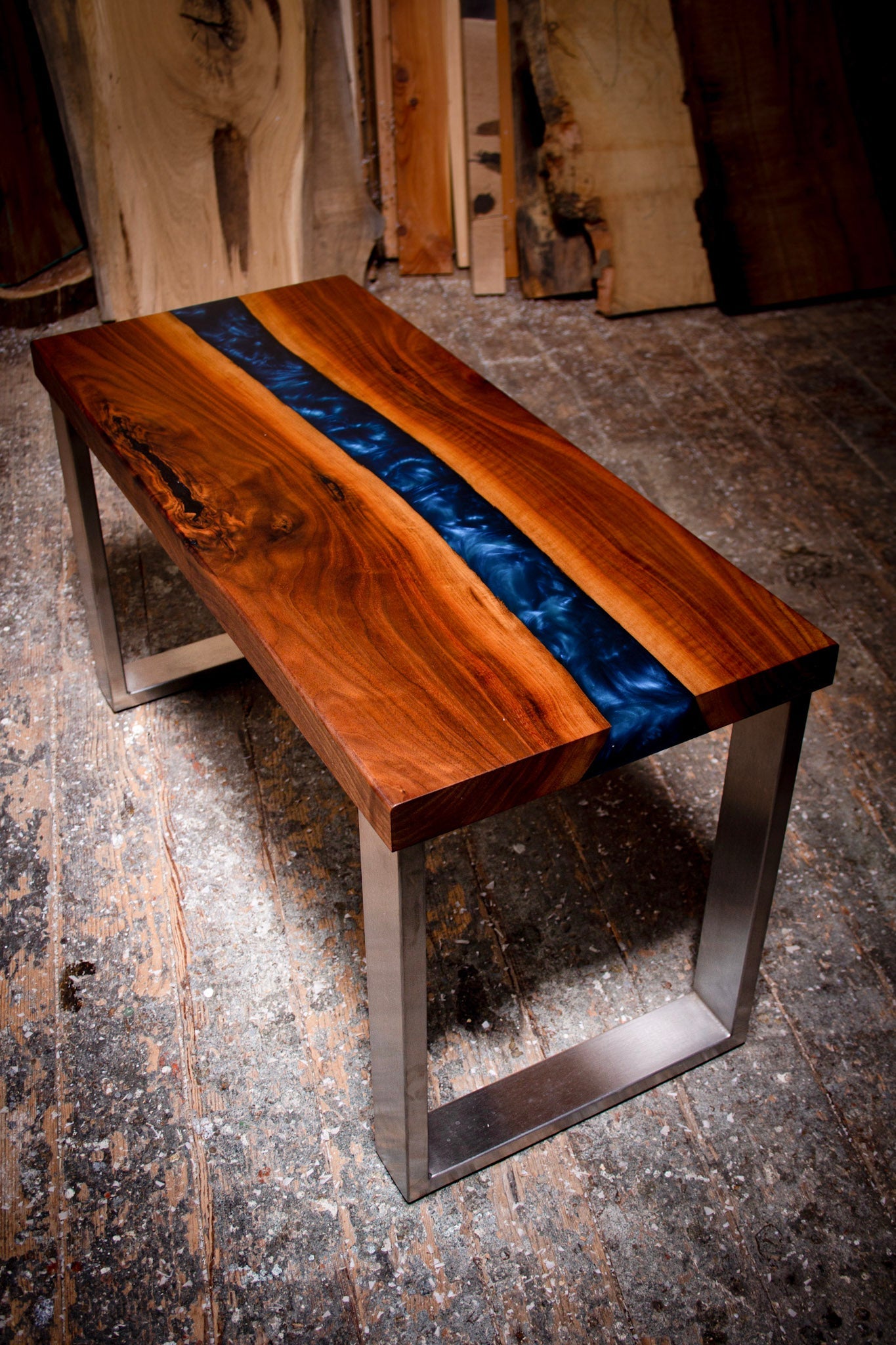 GussHolz - Ihr individueller Esstisch / Couchtisch / Beistelltisch / Tisch aus MünchenBank #Epoxidharztisch# #Rivertable# #Tisch# #München#