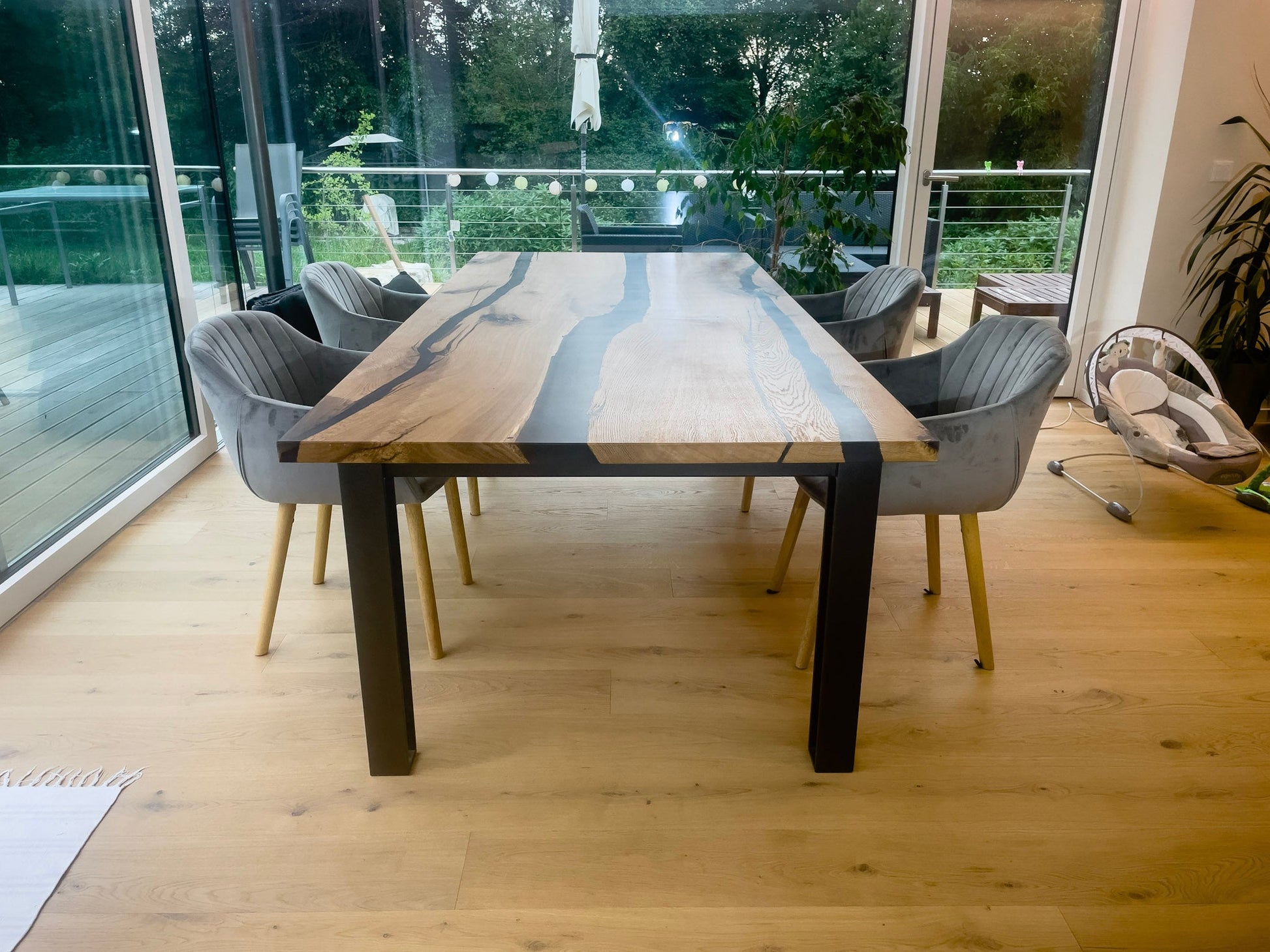 GussHolz - Massivholztische / Rivertable / Epoxidharztische in der Nähe von München kaufenEsstisch #Epoxidharztisch# #Rivertable# #Massivholztisch# #München#