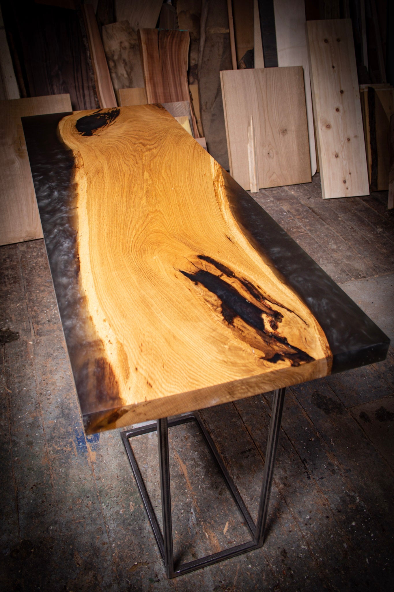 GussHolz - Ihr individueller Esstisch / Couchtisch / Beistelltisch / Tisch aus MünchenKüchentresen #Epoxidharztisch# #Rivertable# #Tisch# #München#