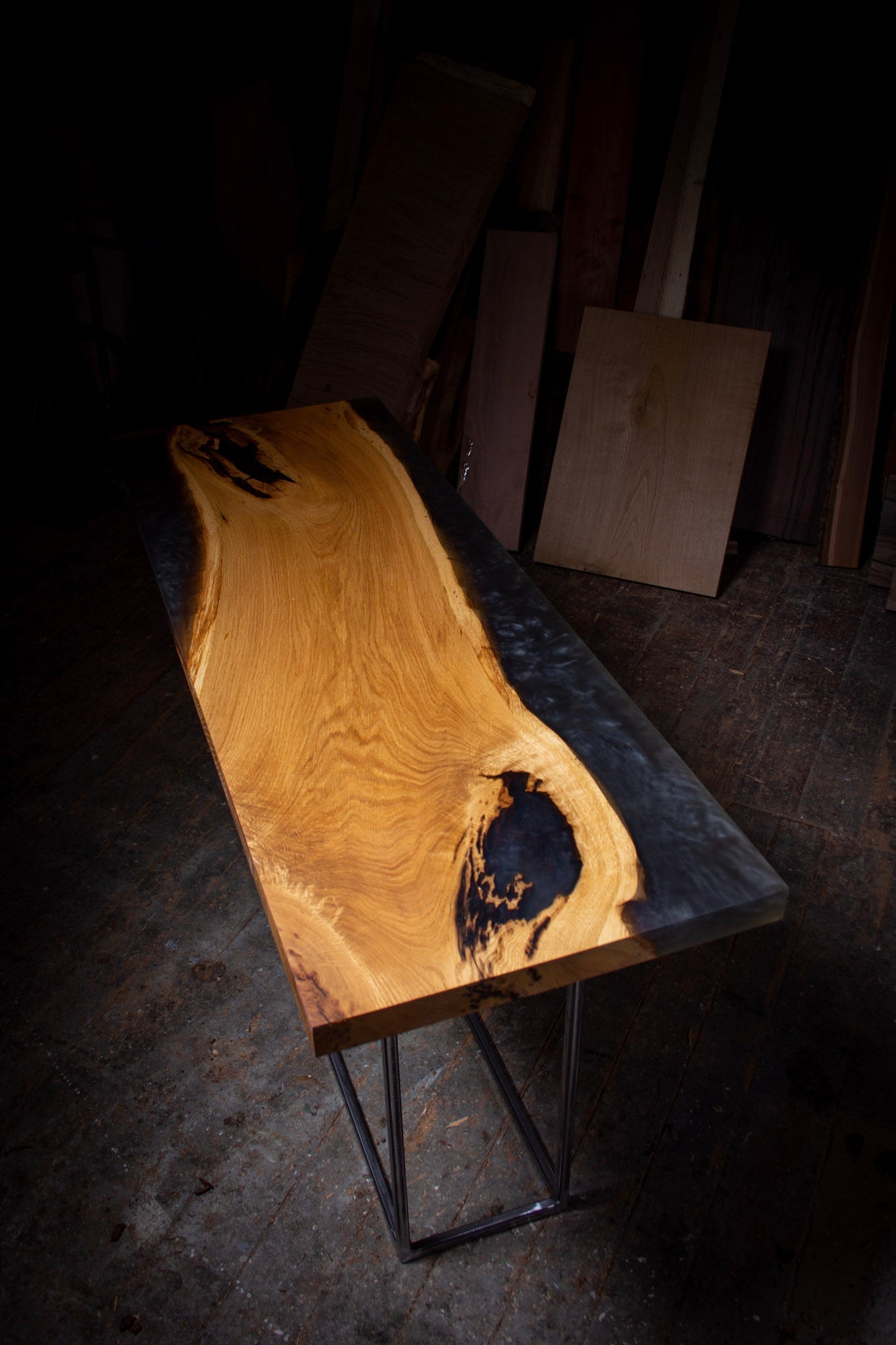 GussHolz - Ihr individueller Esstisch / Couchtisch / Beistelltisch / Tisch aus MünchenKüchentresen #Epoxidharztisch# #Rivertable# #Tisch# #München#