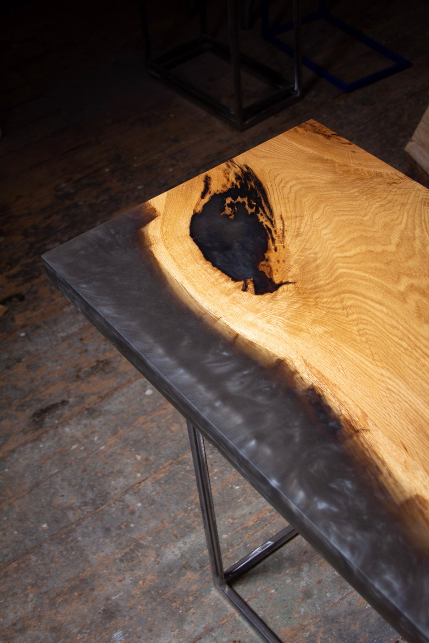 GussHolz - Ihr individueller Esstisch / Couchtisch / Beistelltisch / Tisch aus MünchenKüchentresen #Epoxidharztisch# #Rivertable# #Tisch# #München#