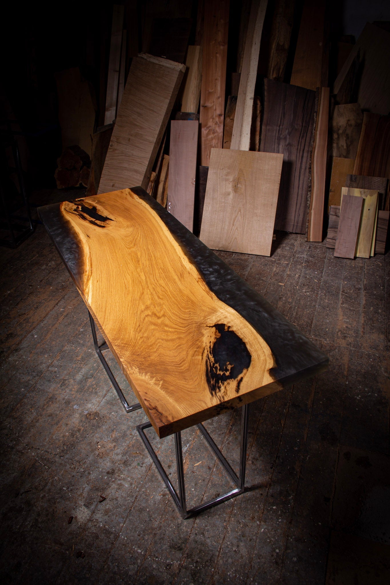GussHolz - Ihr individueller Esstisch / Couchtisch / Beistelltisch / Tisch aus MünchenKüchentresen #Epoxidharztisch# #Rivertable# #Tisch# #München#