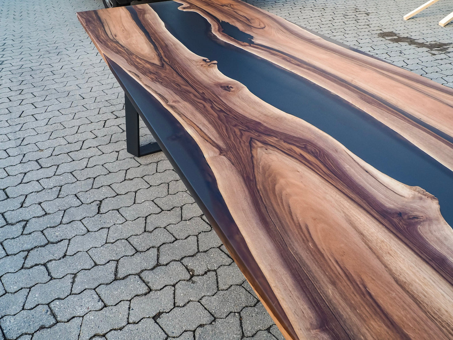 GussHolz - Ihr individueller Esstisch / Couchtisch / Beistelltisch / Tisch aus MünchenEsstisch #Epoxidharztisch# #Rivertable# #Tisch# #München#