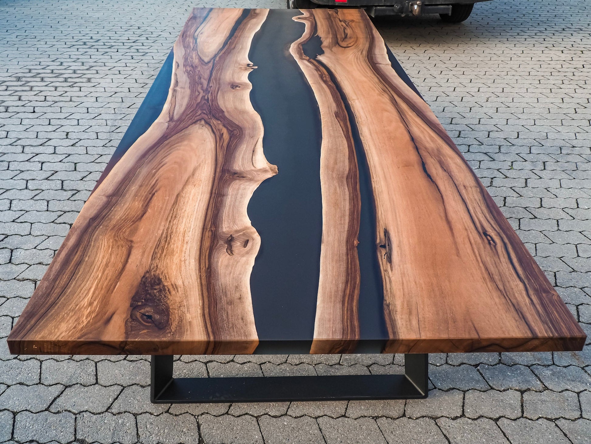 GussHolz - Ihr individueller Esstisch / Couchtisch / Beistelltisch / Tisch aus MünchenEsstisch #Epoxidharztisch# #Rivertable# #Tisch# #München#