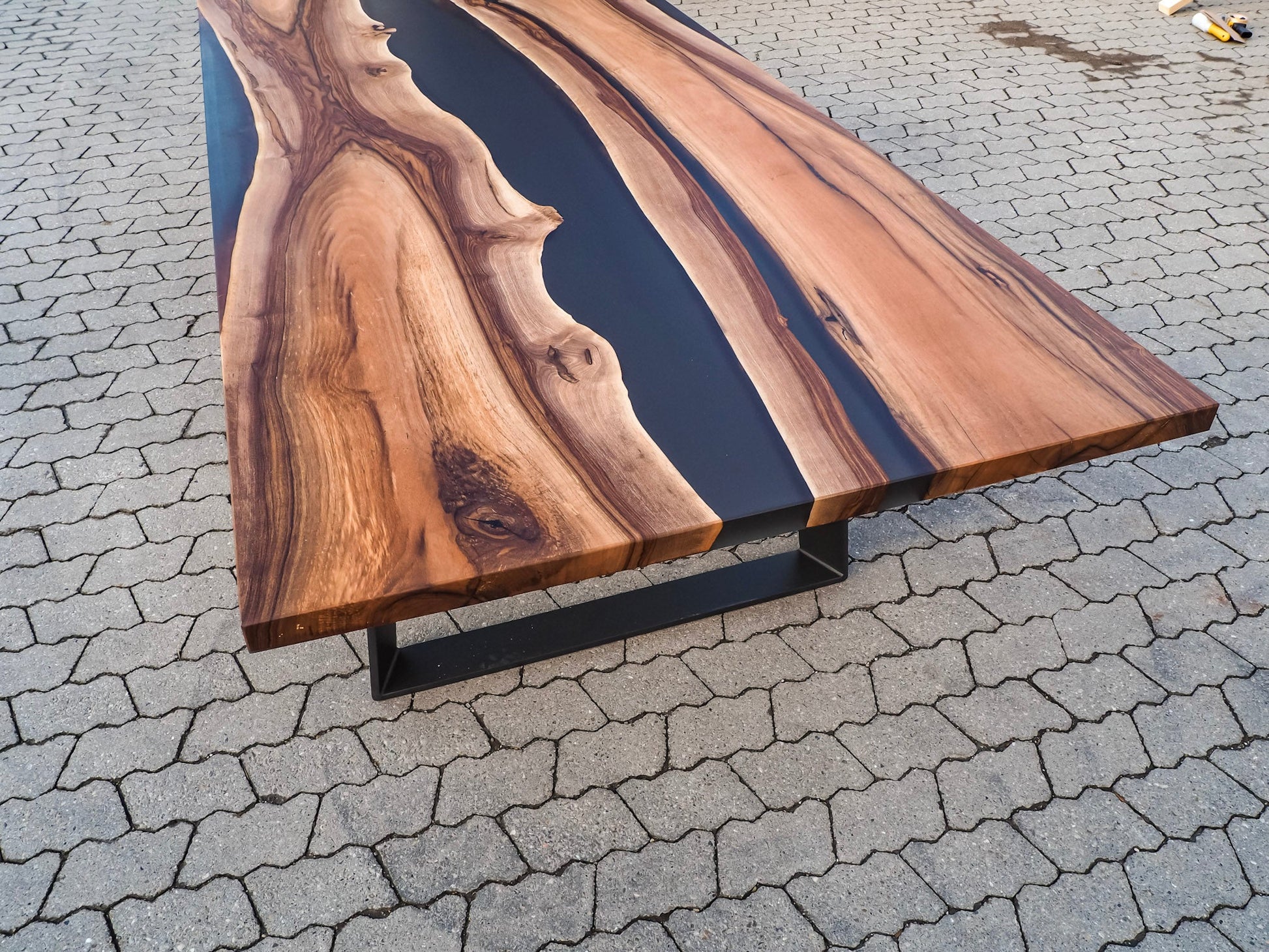 GussHolz - Ihr individueller Esstisch / Couchtisch / Beistelltisch / Tisch aus MünchenEsstisch #Epoxidharztisch# #Rivertable# #Tisch# #München#
