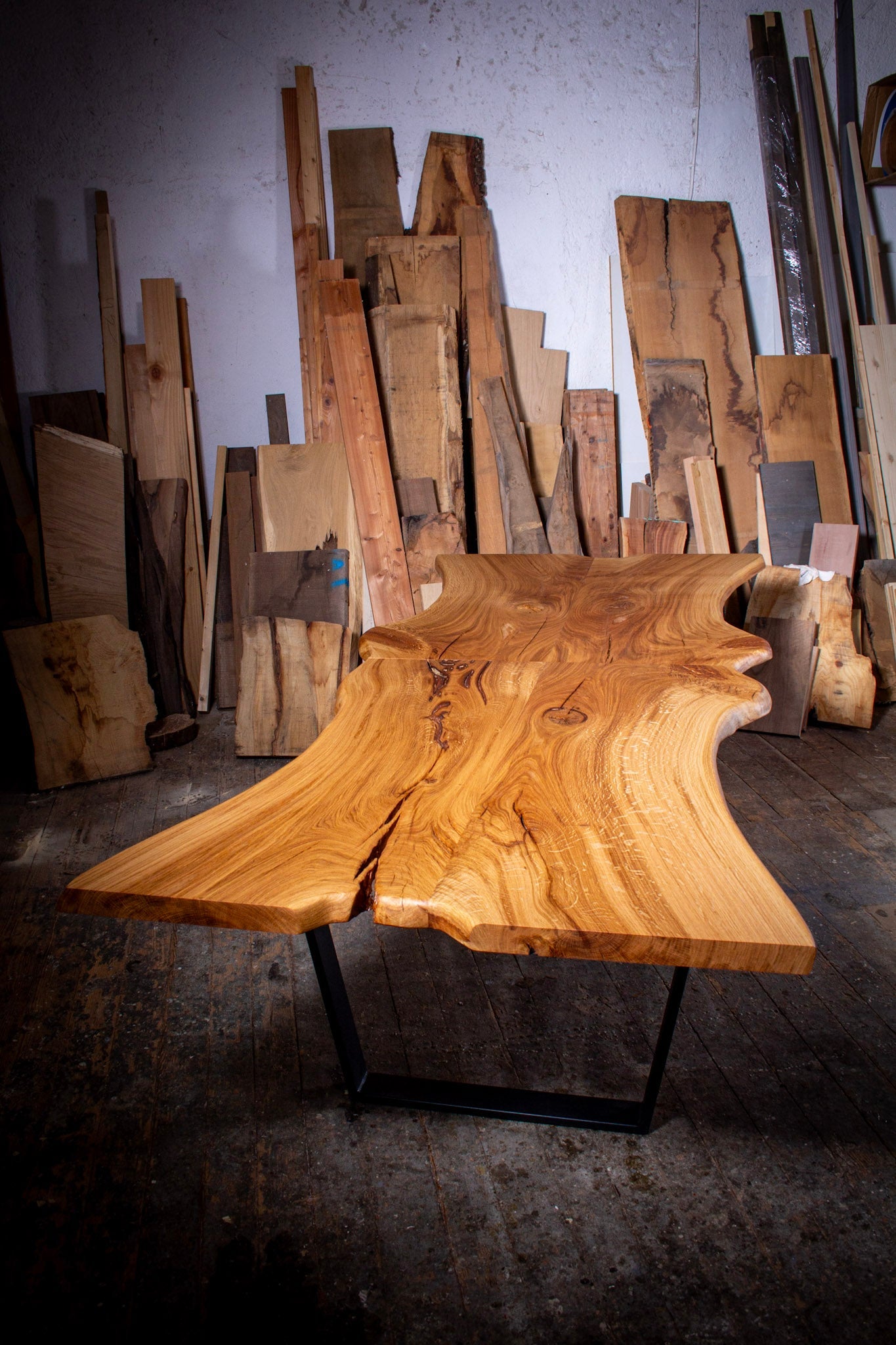 GussHolz - Ihr individueller Esstisch / Couchtisch / Beistelltisch / Tisch aus MünchenKonferenztisch #Epoxidharztisch# #Rivertable# #Tisch# #München#