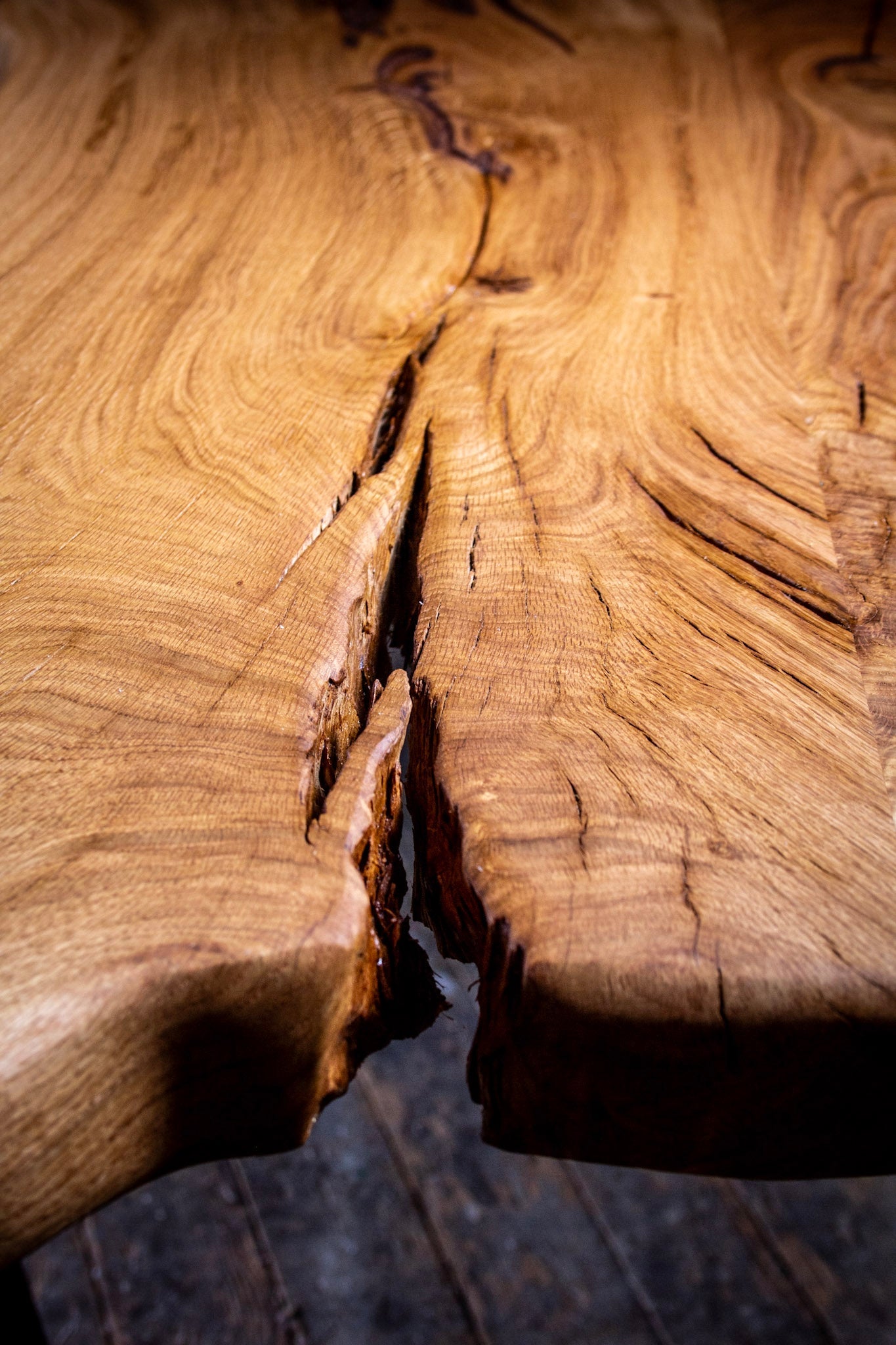 GussHolz - Ihr individueller Esstisch / Couchtisch / Beistelltisch / Tisch aus MünchenKonferenztisch #Epoxidharztisch# #Rivertable# #Tisch# #München#