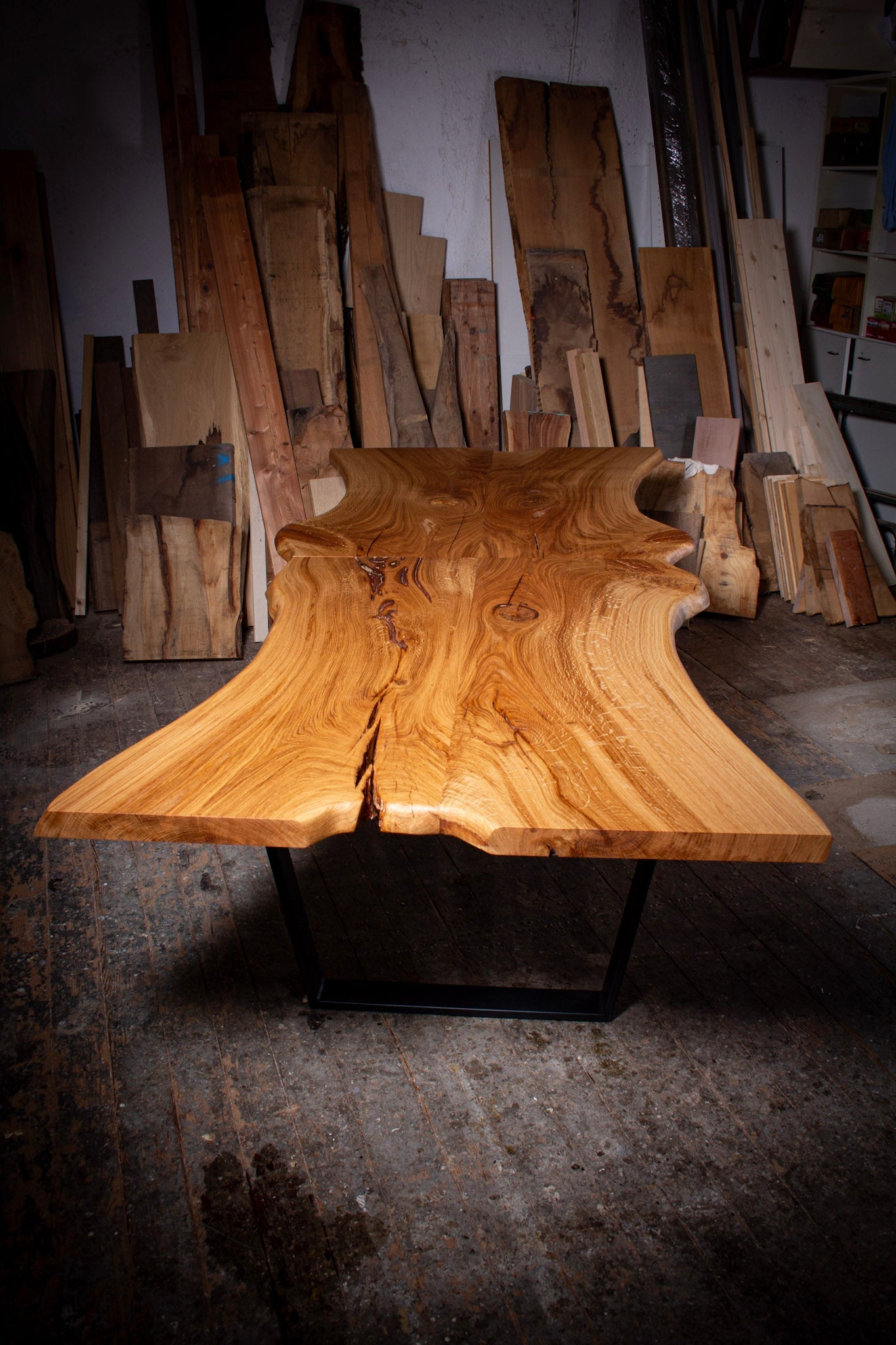 GussHolz - Ihr individueller Esstisch / Couchtisch / Beistelltisch / Tisch aus MünchenKonferenztisch #Epoxidharztisch# #Rivertable# #Tisch# #München#
