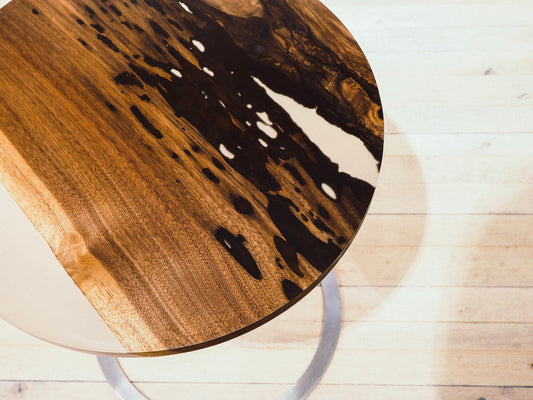 GussHolz - Ihr individueller Esstisch / Couchtisch / Beistelltisch / Tisch aus MünchenBeistelltisch #Epoxidharztisch# #Rivertable# #Tisch# #München#