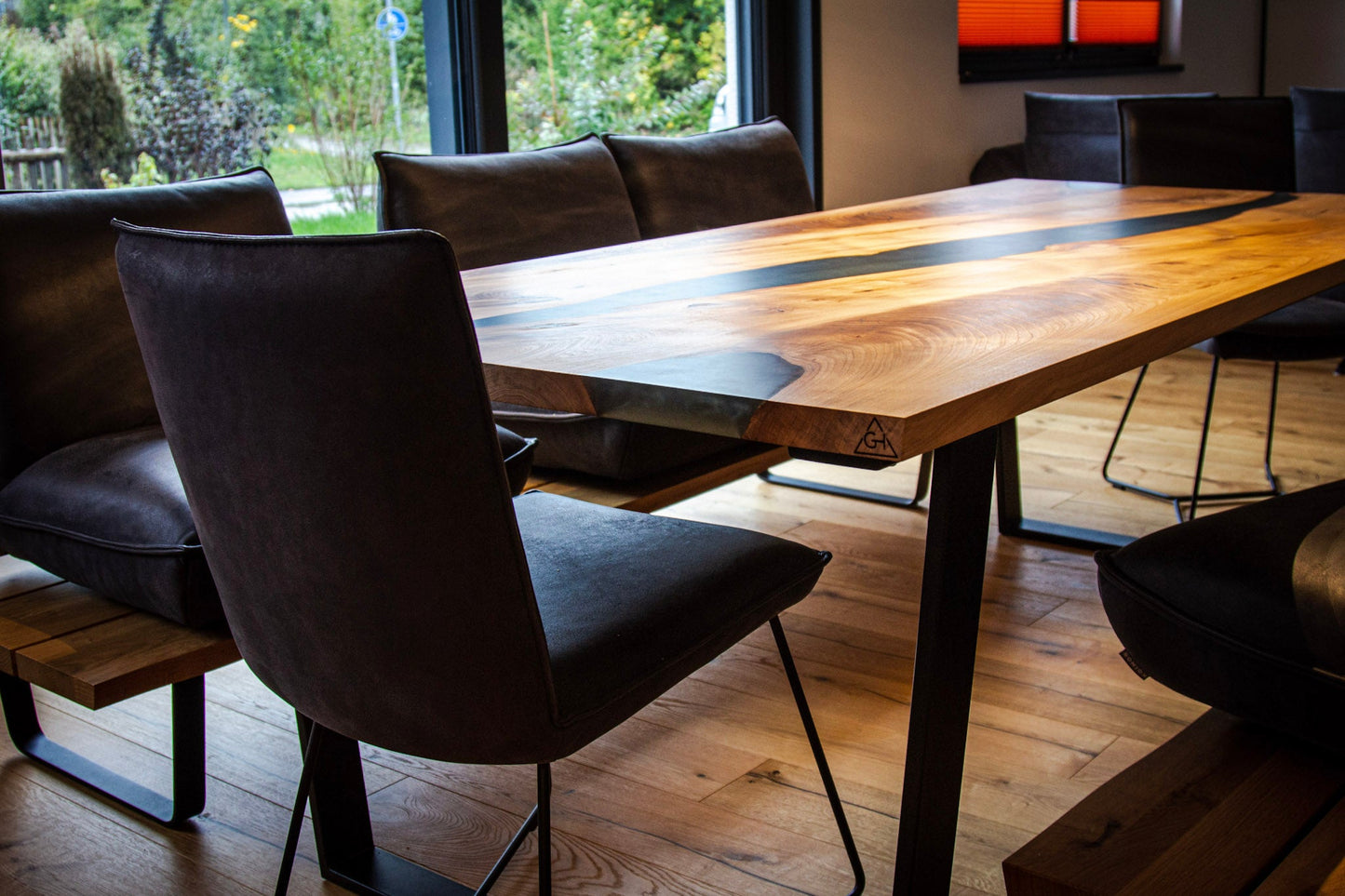 GussHolz - Ihr individueller Esstisch / Couchtisch / Beistelltisch / Tisch aus MünchenEsstisch #Epoxidharztisch# #Rivertable# #Tisch# #München#