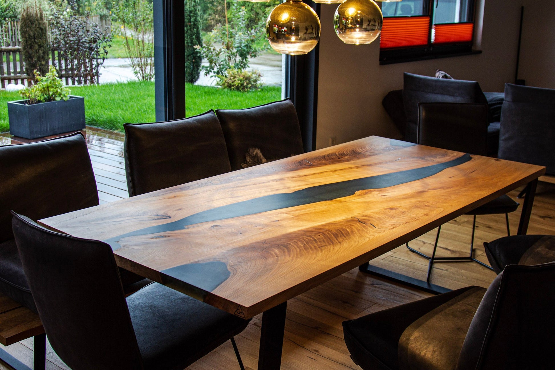 GussHolz - Ihr individueller Esstisch / Couchtisch / Beistelltisch / Tisch aus MünchenEsstisch #Epoxidharztisch# #Rivertable# #Tisch# #München#