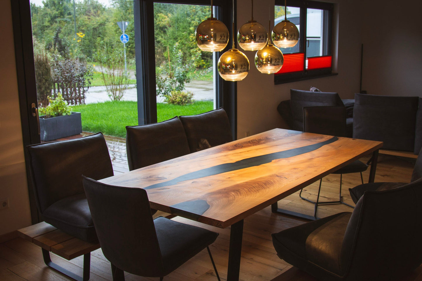GussHolz - Ihr individueller Esstisch / Couchtisch / Beistelltisch / Tisch aus MünchenEsstisch #Epoxidharztisch# #Rivertable# #Tisch# #München#
