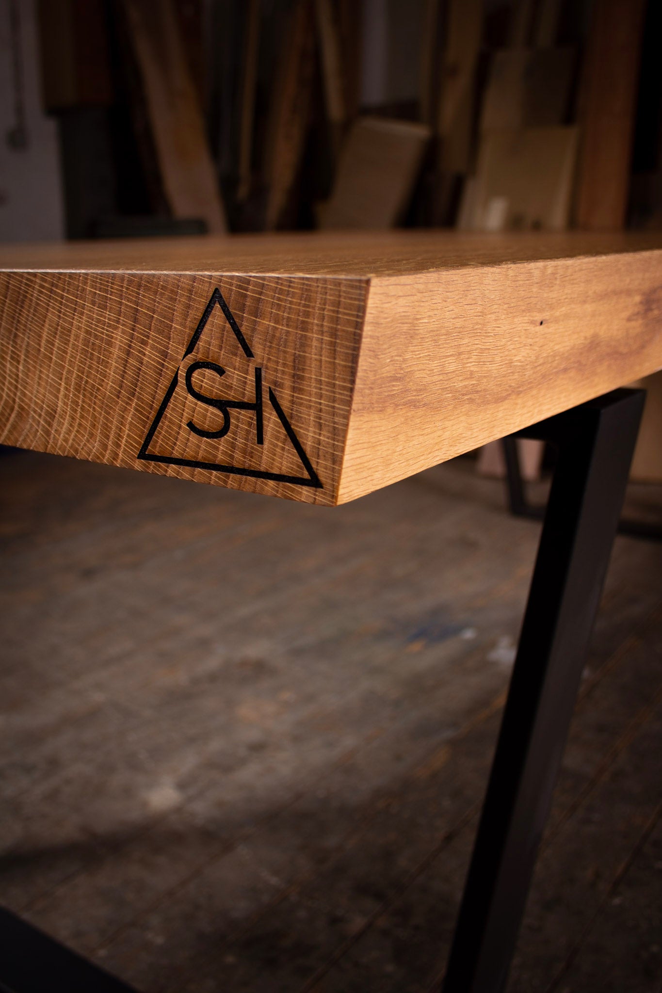 GussHolz - Ihr individueller Esstisch / Couchtisch / Beistelltisch / Tisch aus MünchenBeistelltisch #Epoxidharztisch# #Rivertable# #Tisch# #München#