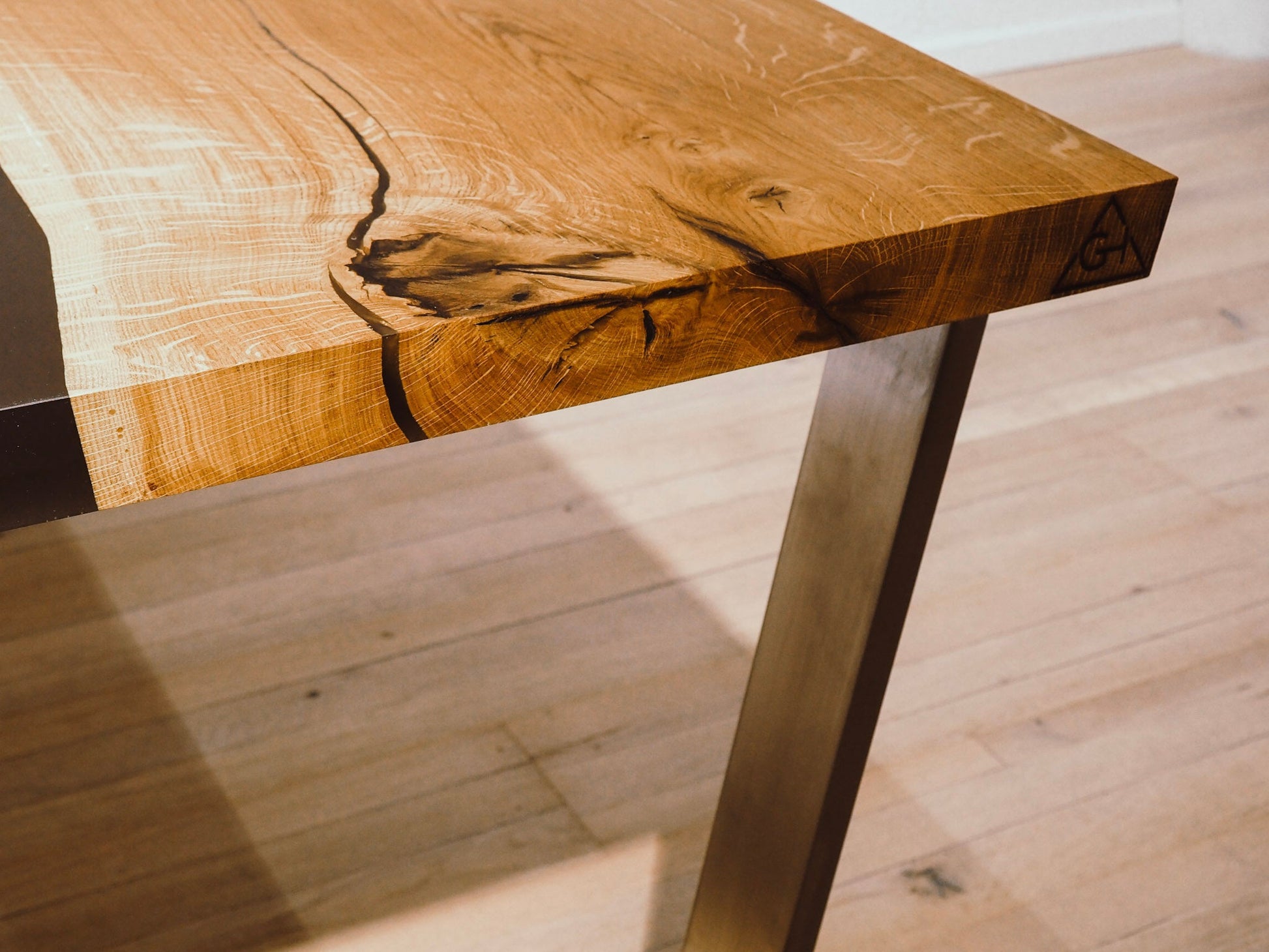 GussHolz - Ihr individueller Esstisch / Couchtisch / Beistelltisch / Tisch aus MünchenEsstisch #Epoxidharztisch# #Rivertable# #Tisch# #München#